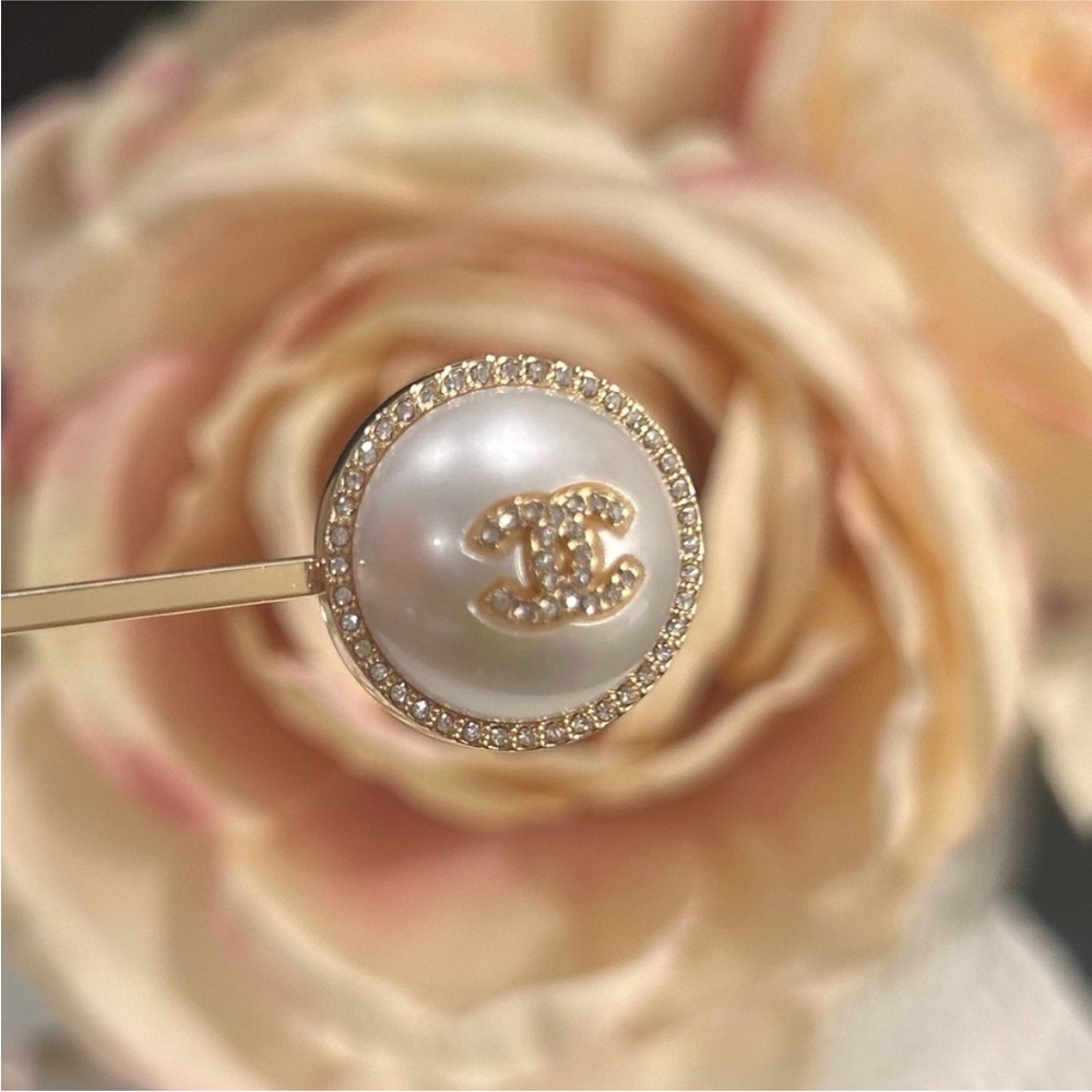 CHANEL Beaute GWP Gold and Pearl Hair Pins